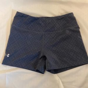 Under armor women xs spandex shorts, grey patterned style